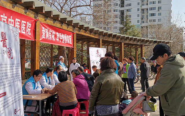 【学雷锋日】九游官方（中国）总部,举办“爱满京城，牵手智慧家医”志愿服务活动(图2)